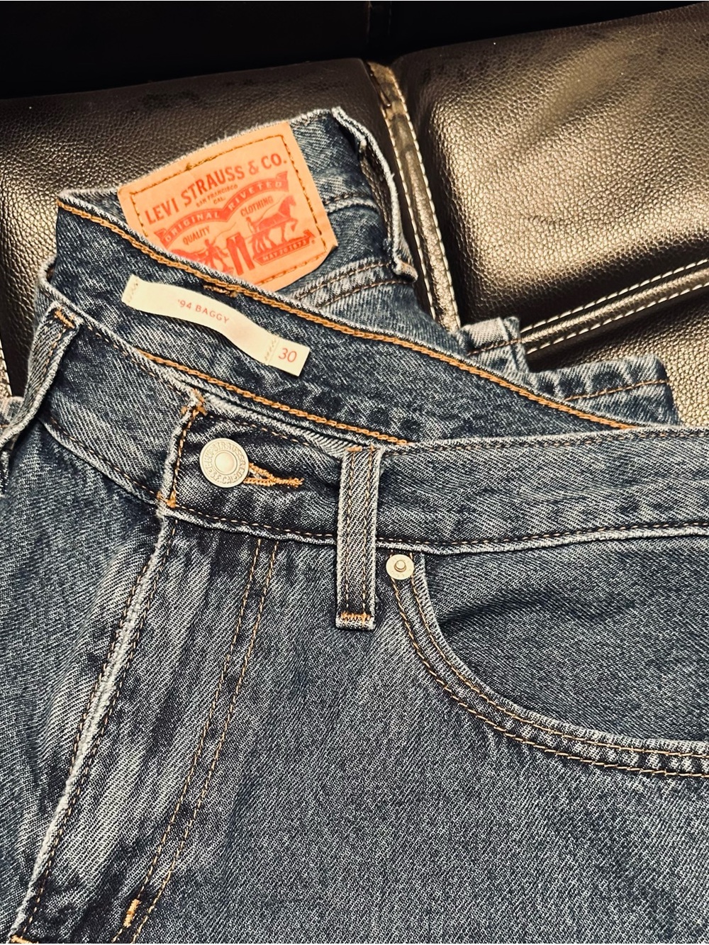 Levi’s ‘94 Baggy Style - Size 30 - Picture 3 of 4